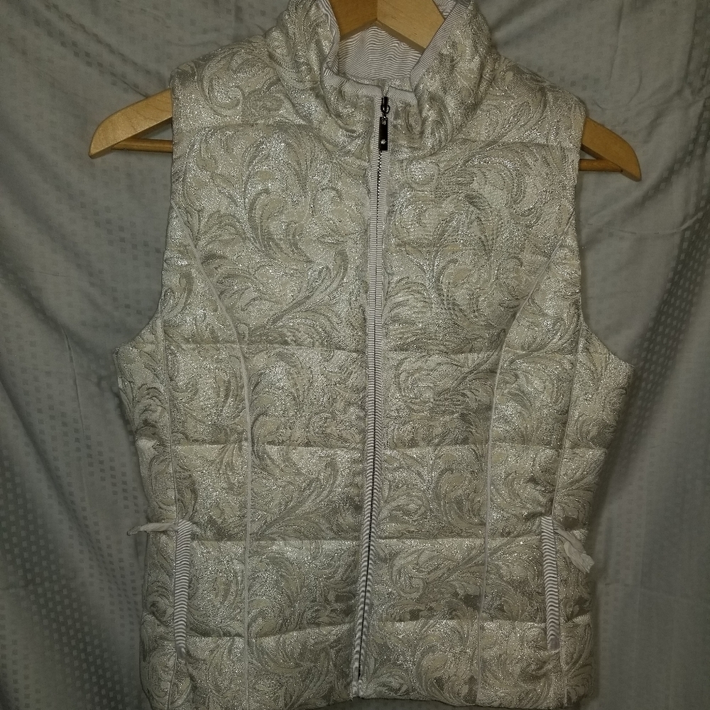NWT White House Black Market vest sz. Small